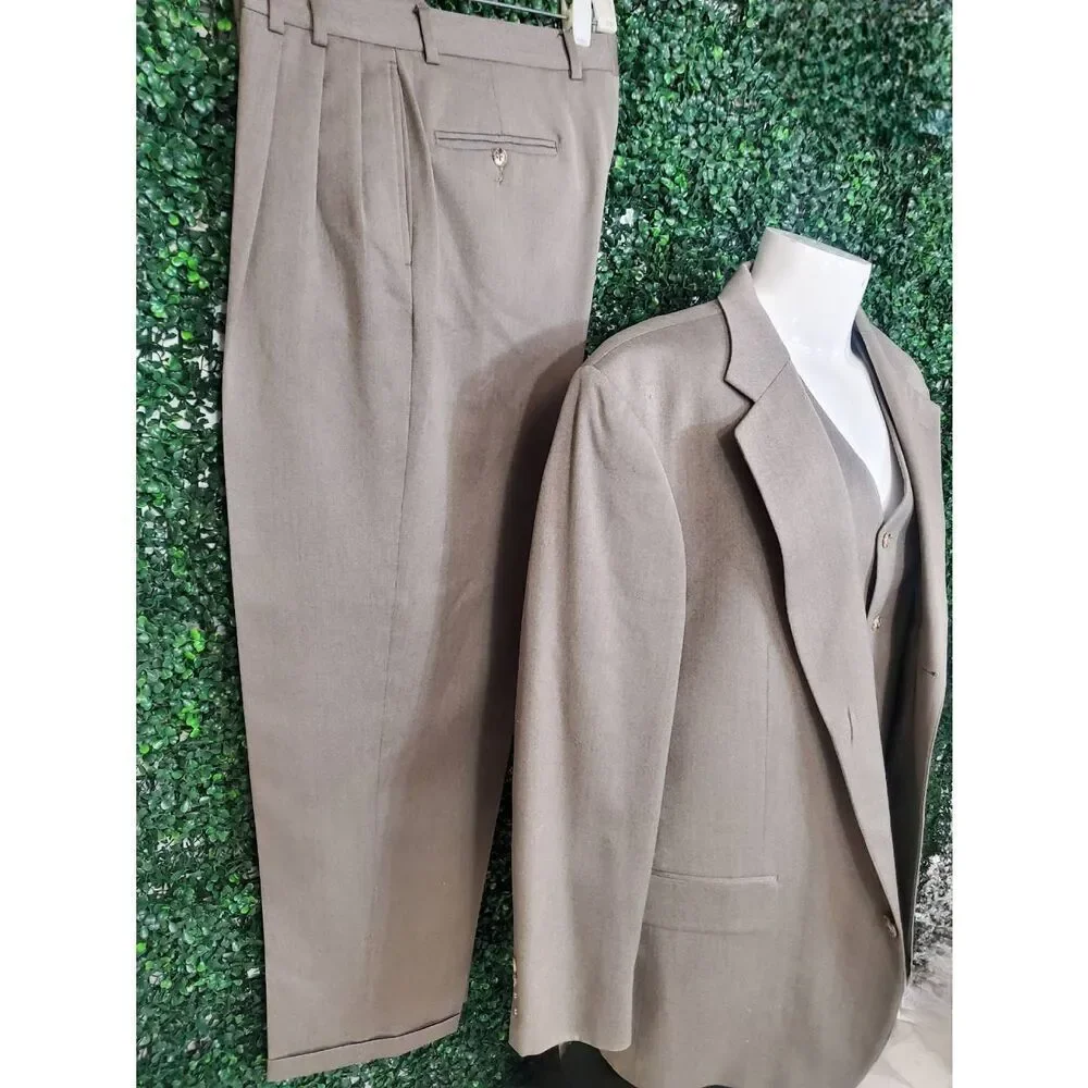 Oscar De La Renta 3 piece suit